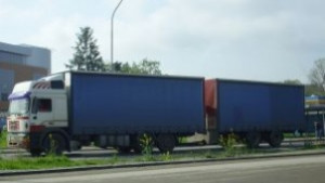 Катастрофа затрудни движението по пътя РусеВарна шофьори на тирове недоволстват