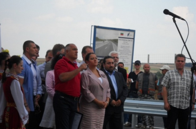 Министър Павлова проверява строителството на ЛОТ 4 на АМ „Тракия