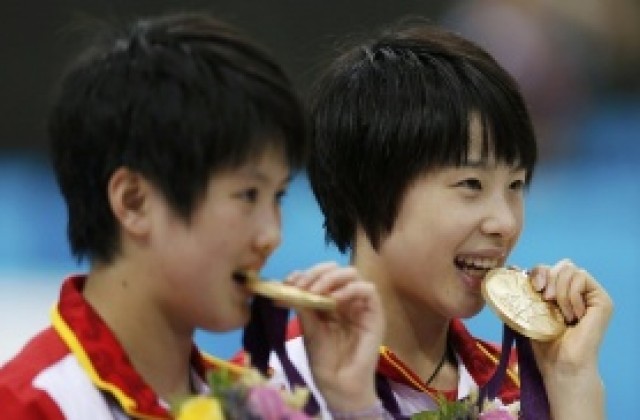 Три от три за Китай в скоковете във вода