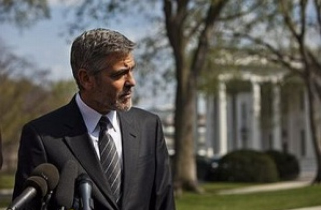 Джордж Клуни предлага колата си на търг, парите ще отидат за Судан