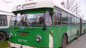 Маршрути на тролеи и автобуси променени от днес