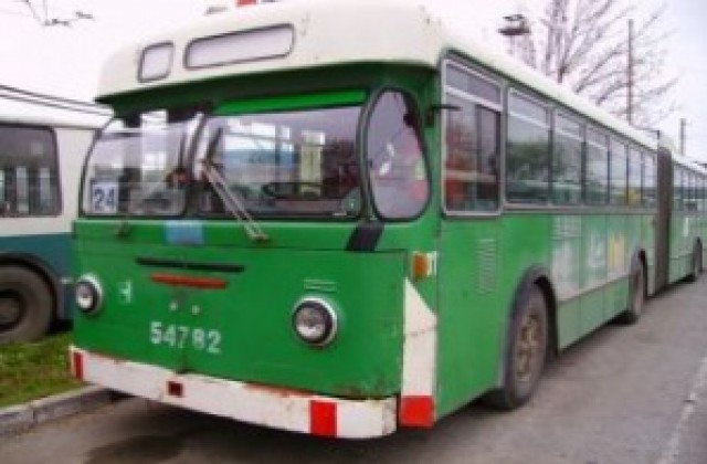 Маршрути на тролеи и автобуси променени от днес