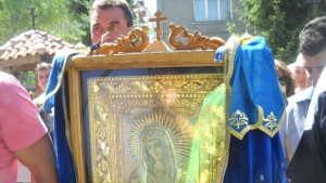 Чудотворната икона на Света Богородица пристигна в Добрич