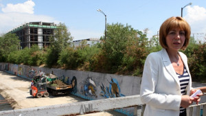 Почистват коритата на реките в София