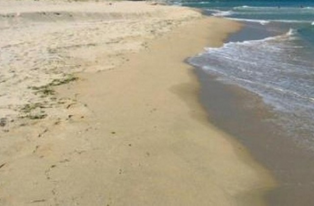 Плажът в Резово остава без стопанин