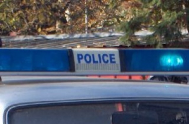 Задържаха мъжът, нарязал гумите на 5 леки коли