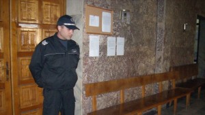 Оставиха в ареста за 72 часа подпалвач на две коли