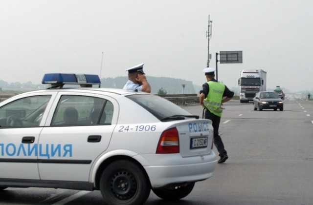 Млад шофьор отказа проверка на документи и избяга