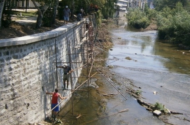 Започва ремонтът на подпорната стена на Янтра в кв. „Любово”