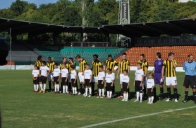 Анжи с чиста победа над Витес, Арсенал громи Мура