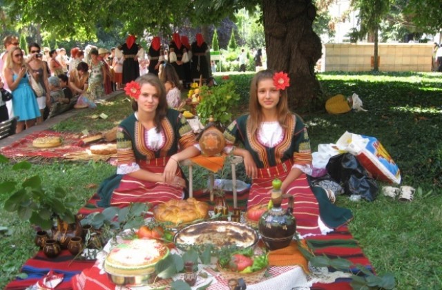 В Кюстендил въздигат хляба на празника Панагия