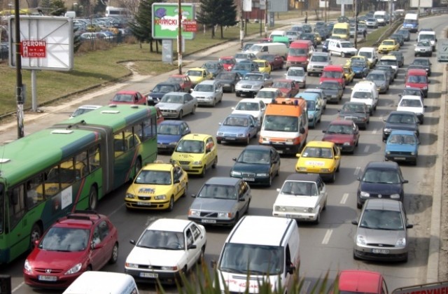 50 лева ще е глобата за каране без фарове