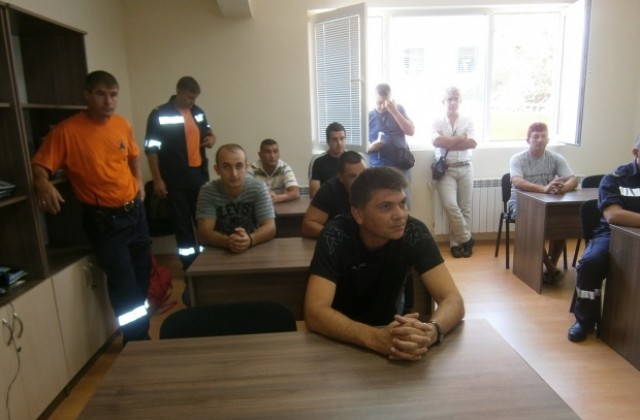 Наградиха 16 спасители и пожарникари от Кюстендил и Дупница