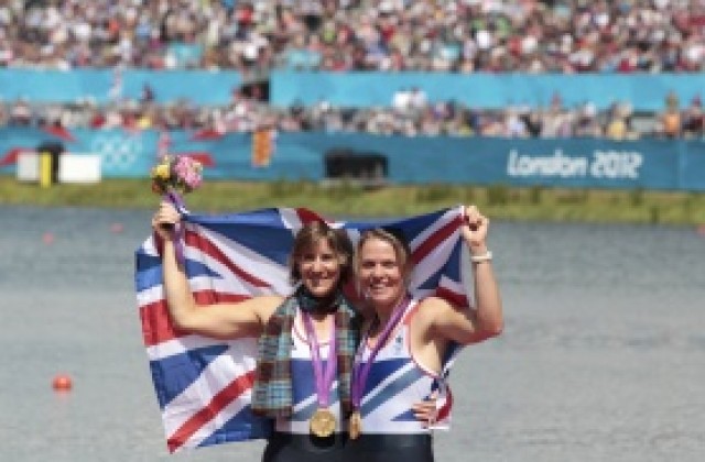Второ злато в гребането за Великобритания в Лондон, този път на двойка скул (жени)