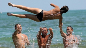 Горещо в цялта страна във Варна кодът е зелен