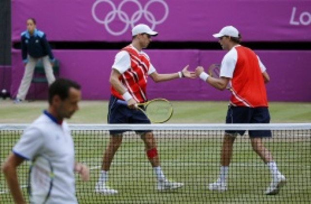 Близнаците Брайън биха Цонга и Льодра на финала на двойки