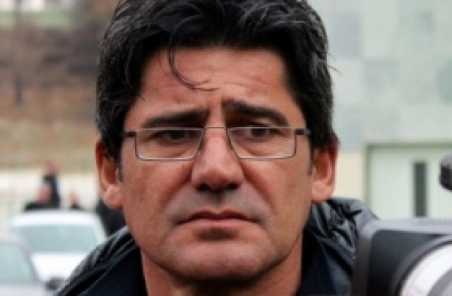 Николай Костов започна с победа начело на Карпати