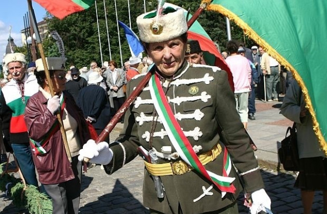 Даряват костюмите за въстановката на Съединението