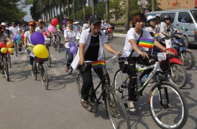 Виетнам организира първи гей парад
