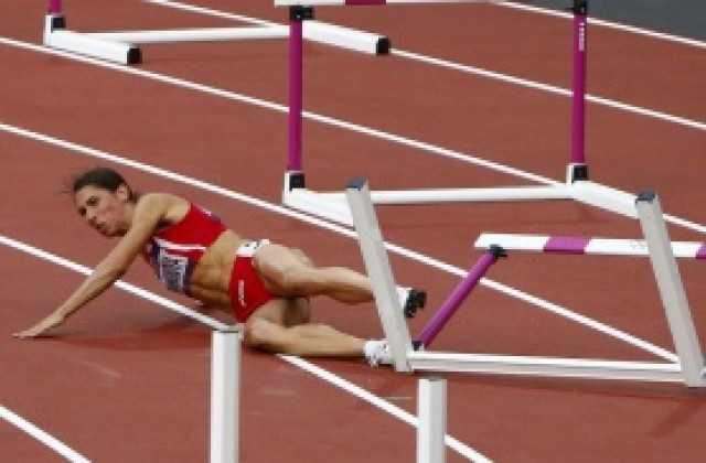 СНИМКИ: Ваня Стамболова падна още на първото препятствие!