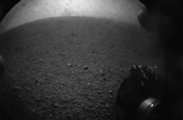 Марсоходът Curiosity кацна на Червената планета