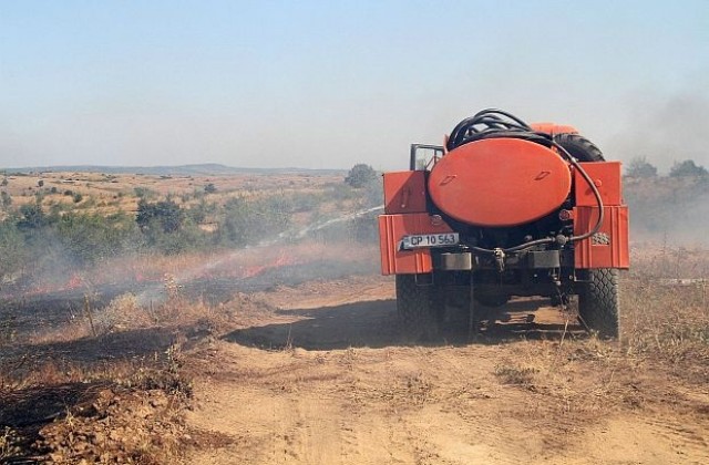 Постове следят района на пожара в Новозагорско
