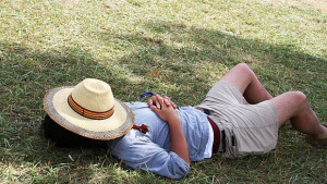 Мързелът не мъчи а мори