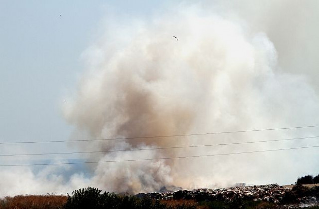 1200 декара изгоряха в Сакар, огънят стигна до къщите