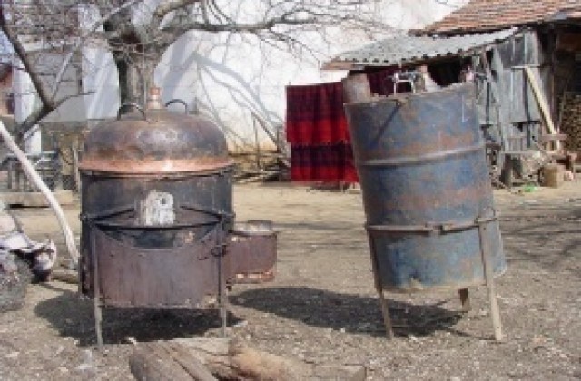 Крадец задигна казан за ракия