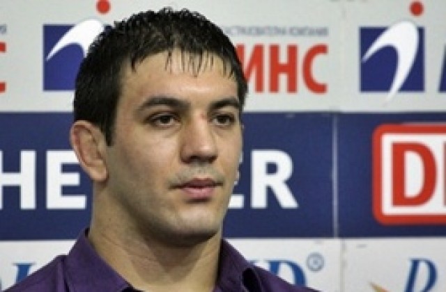 Христо Маринов падна в първата схватка