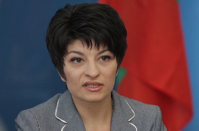 Министър Атанасова разпореди проверка по повод смъртта на 12-годишен пациент