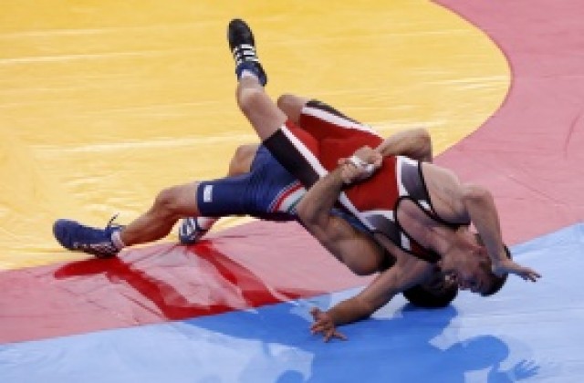 Иво Ангелов ще играе за бронз на турнира по борба