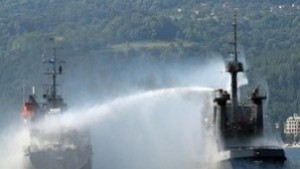 Танкерът Балчик акостира на порта в Белия град