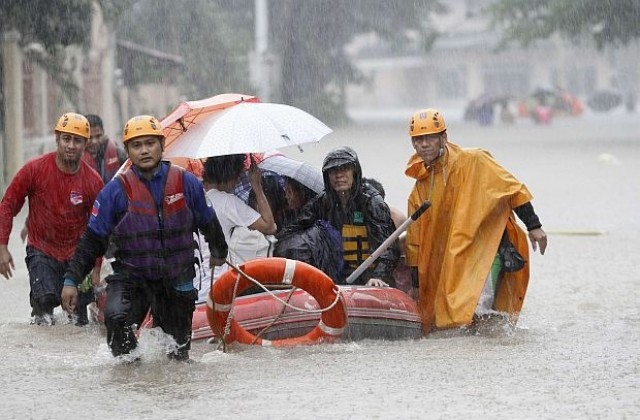 Десетки хора стана жертва на мусонните дъждове, връхлетели Филипините