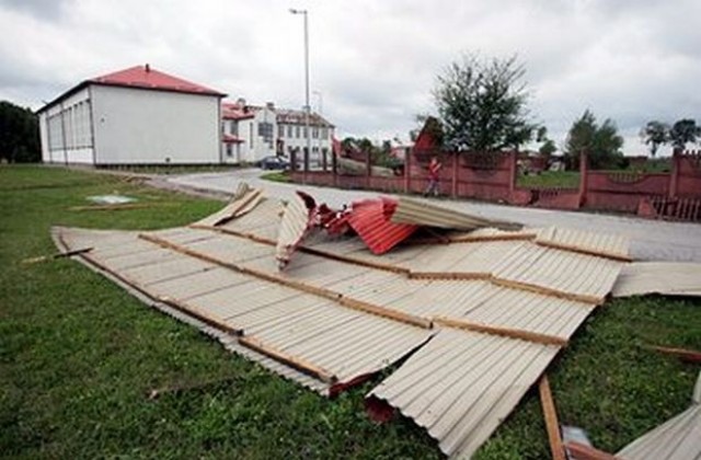 Торнадо отнесе най-малко 50 сгради в Полша