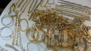 Обраха златарски магазин апашите предпочели пръстени с диаманти