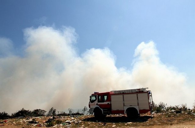 Локализиран е пожарът в село Златолист