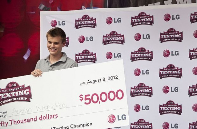 17-годишен за втори път стана шампион по бързо писане на SMS-и