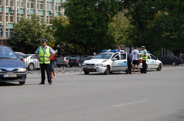 Катастрофа с патрулка в центъра на Шумен