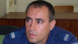 Полицай се хвърли в огъня за да спаси човешки живот