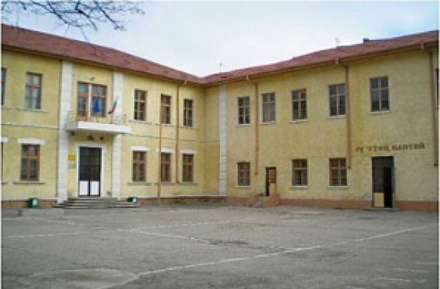 Влезе в сила заповедта за закриване на три училища в Добричко
