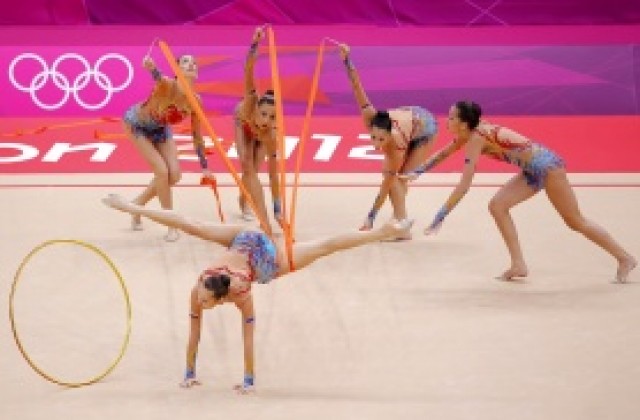 Страхотен ансамбъл в Лондон, намери място на финала