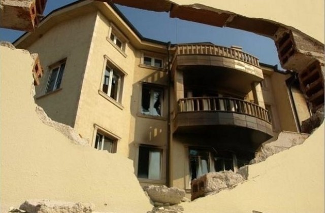 Събарят най-голямата къща на Кирил Рашков в Катуница