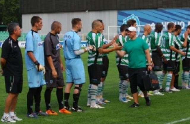 Стефан Генов взе разширен състав на лагер преди двубоя с шампиона