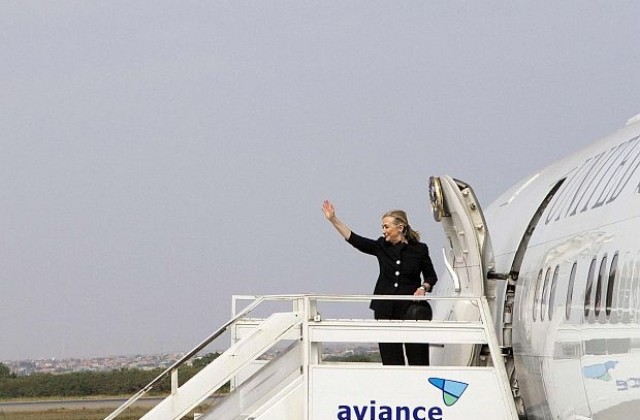 Хилари Клинтън пристига на посещение в Турция