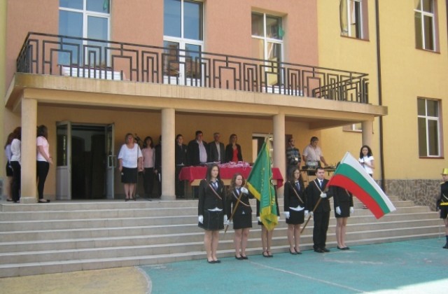 Деца от Дупница със стипендии за изявени дарби