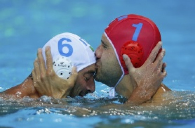 Водна топка: Италия потопи фаворита Сърбия в полуфинала