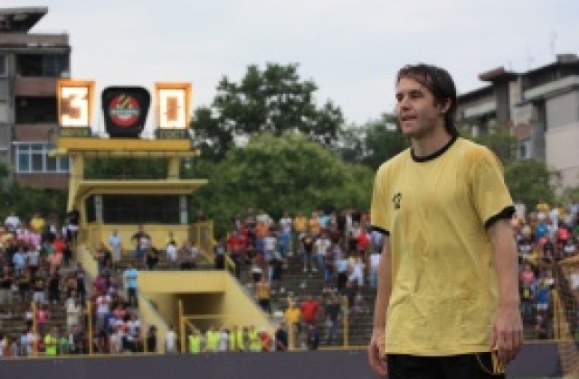 Ботев се завърна в А група с гръмка победа над Славия