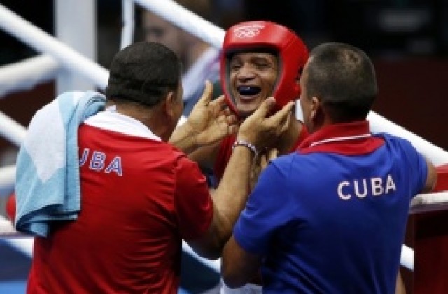 Сотолонго стана олимпийски шампион по бокс в категория до 64 килограма