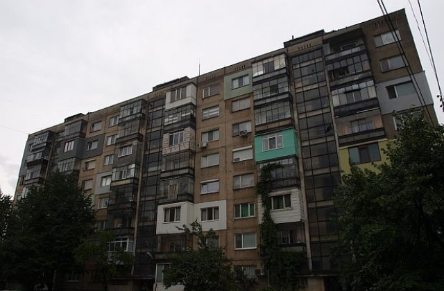 Дете падна от трети етаж на блок, в съзнание е